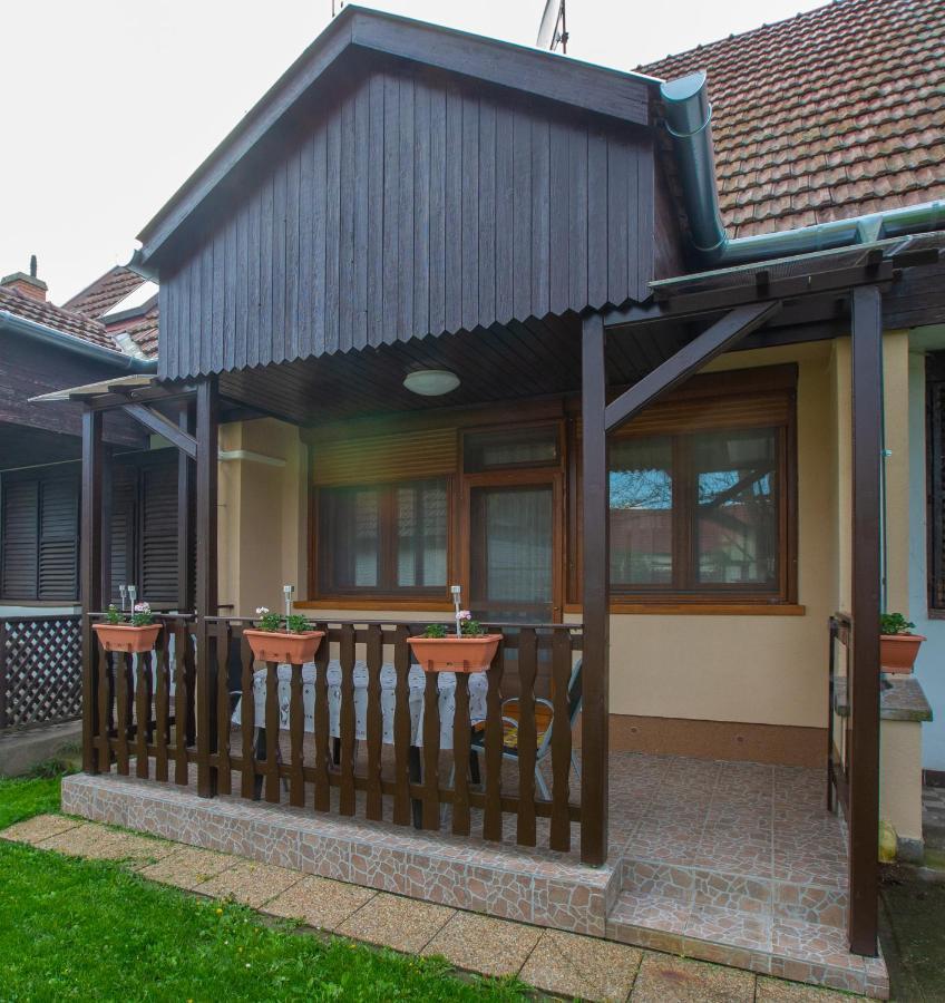 For You Apartman Gyula Zewnętrze zdjęcie